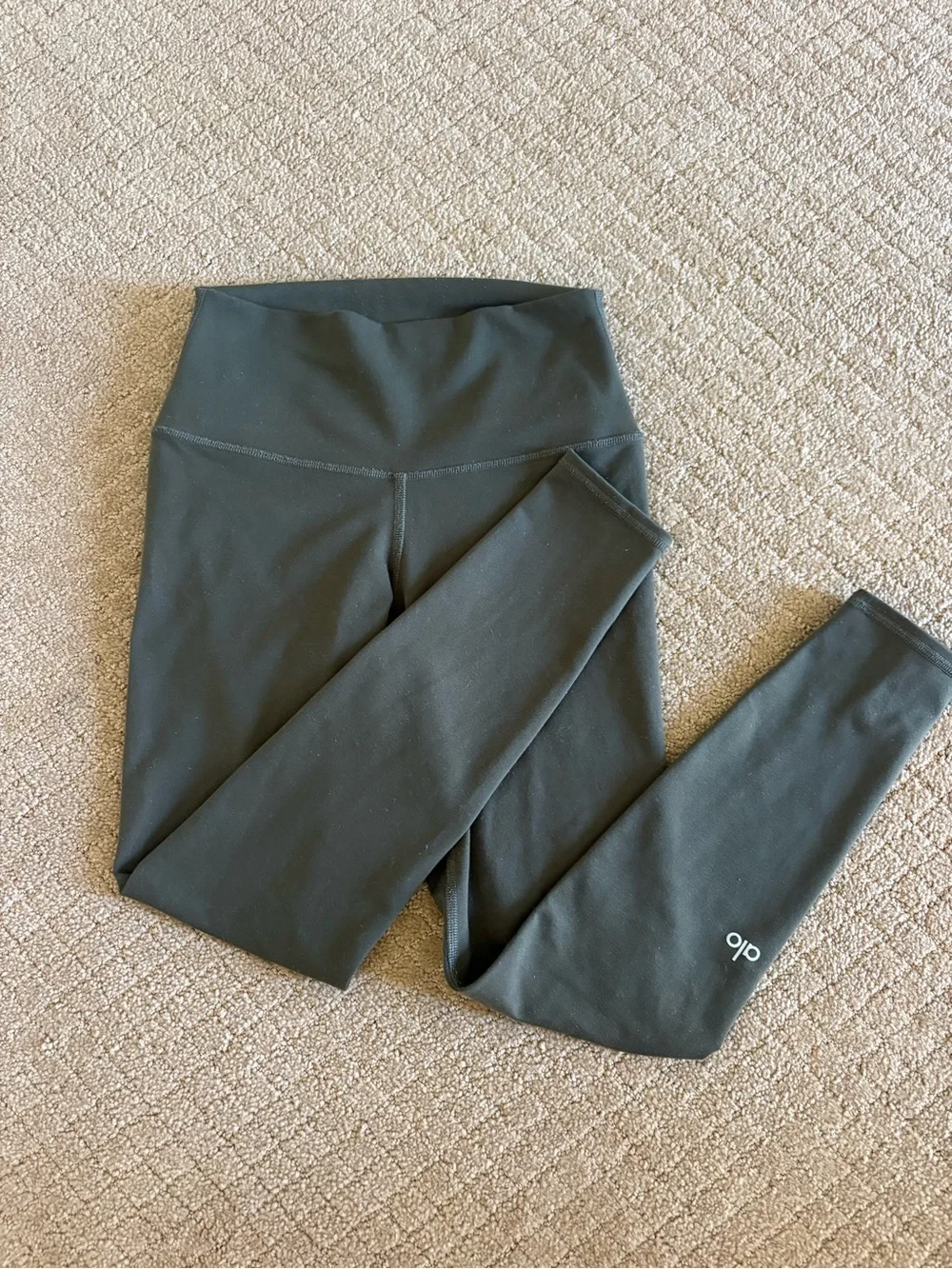 Alo high-waisted 7/8 Leggings in olive green 🫒✨